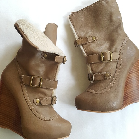 Betsey Johnson Shoes - Betsey Johnson || Ryderrr Platform Wedge Boots